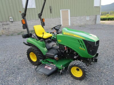 John Deere 1023E