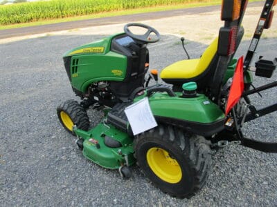 John Deere 1023E
