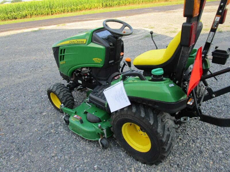 John Deere 1023E