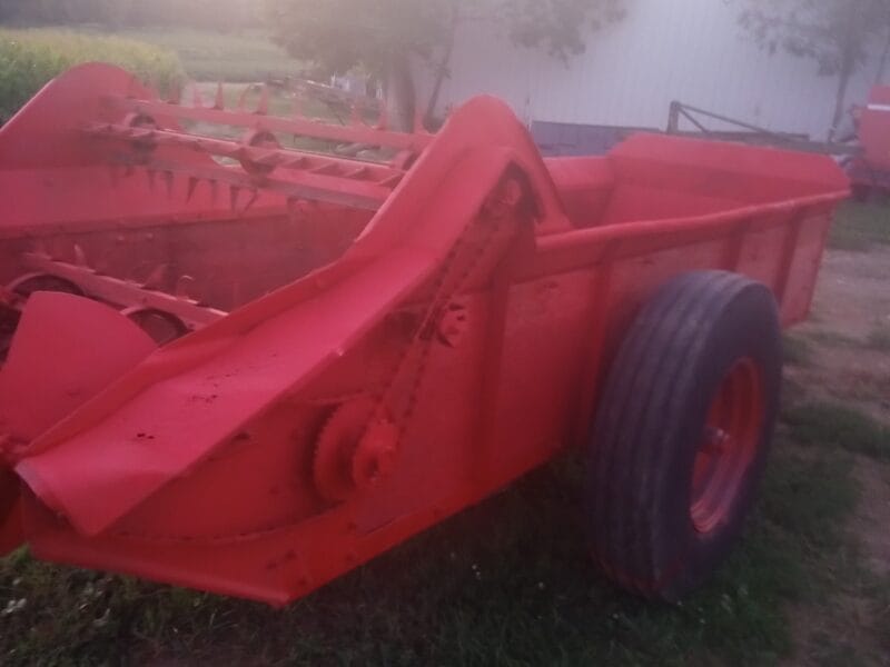 Ford 802 manure spreader
