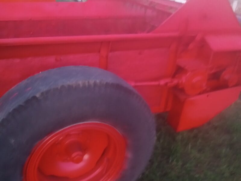 Ford 802 manure spreader