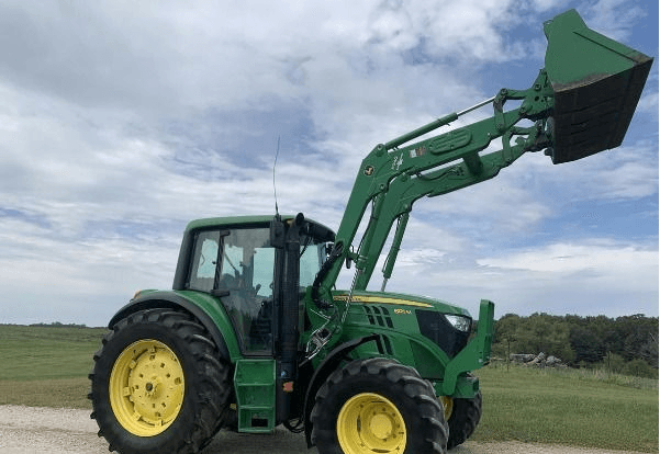 2015 JOHN DEERE 6125M TRACTOR