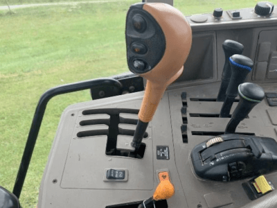 2015 JOHN DEERE 6125M TRACTOR