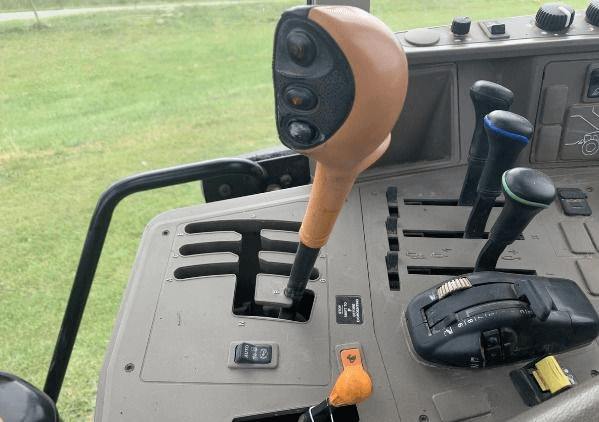 2015 JOHN DEERE 6125M TRACTOR